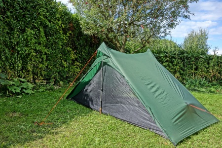 Toit, tapis de sol et moustiquaire assemblés